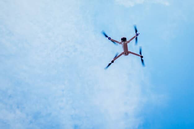 A person skydiving with a bright blue sky in the background, illustrating extreme sports. The image conveys a sense of adventure but also highlights the potential risks.