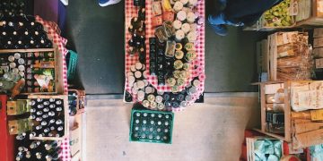 Find the Best Local Food: Your US Travel Guide 2025 - Cover Image