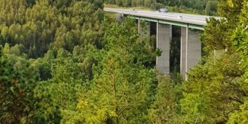 Sustainable Tourism in the US: Top 3 Trends for the Next 3 Months - Cover Image