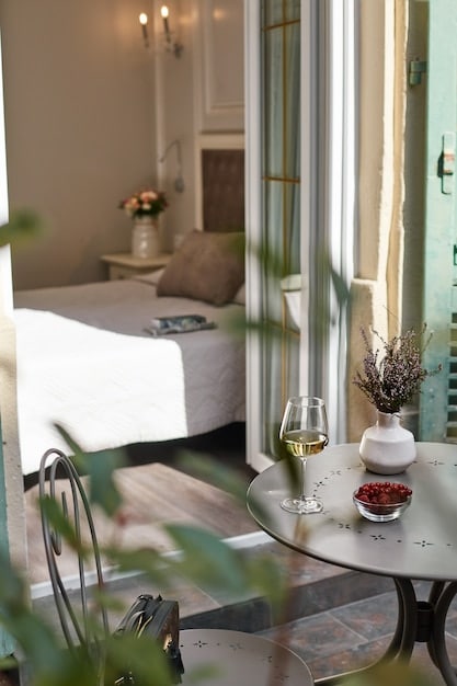 An interior shot of an eco-friendly hotel room in the US, featuring natural light, recycled materials in the décor, and energy-efficient appliances, highlighting the comfort and sustainability aspects.